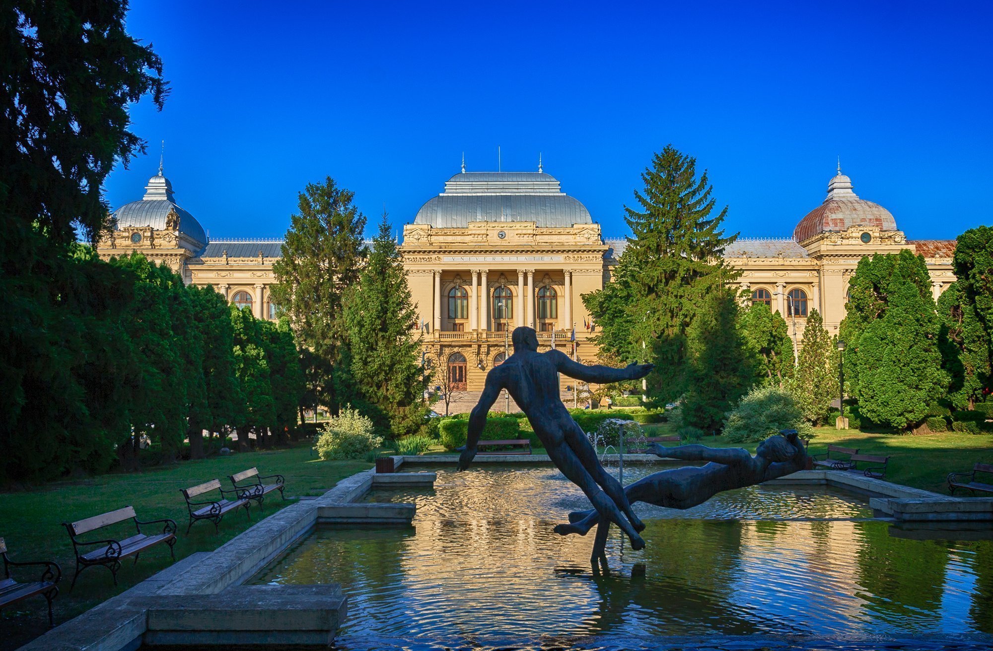 Picture of the main building of the Alexandru Ioan Cuza University
